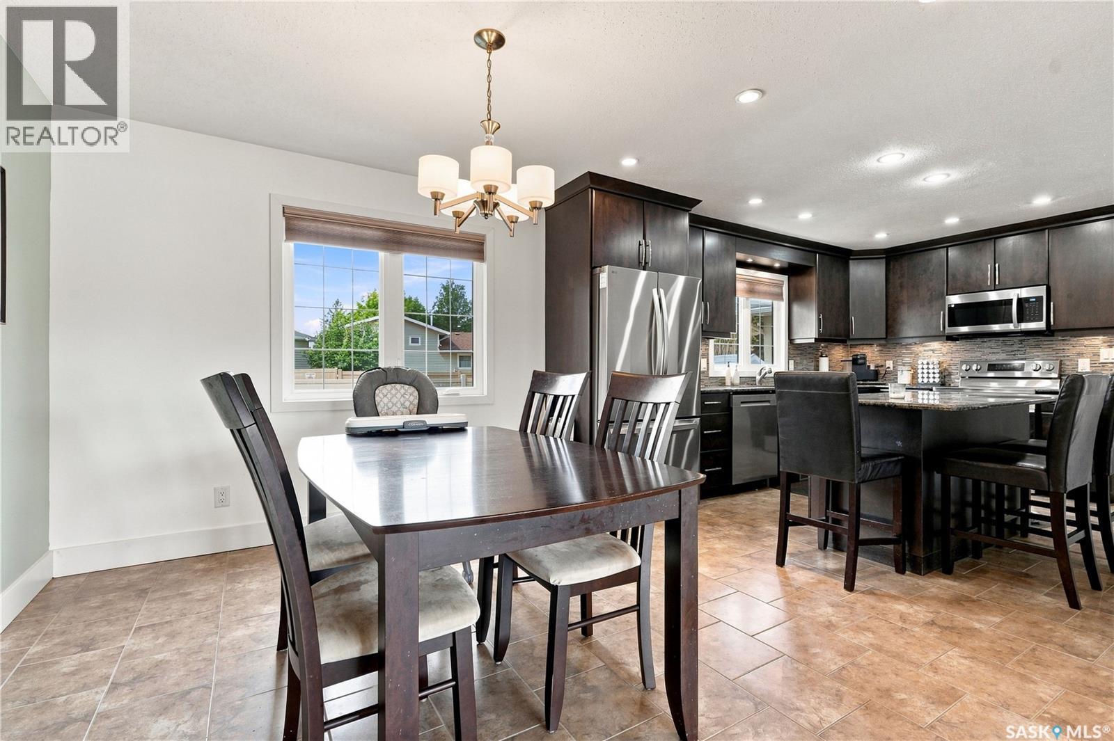 242 Auld Crescent, Saskatoon, SK - Indoor Photo Showing Dining Room