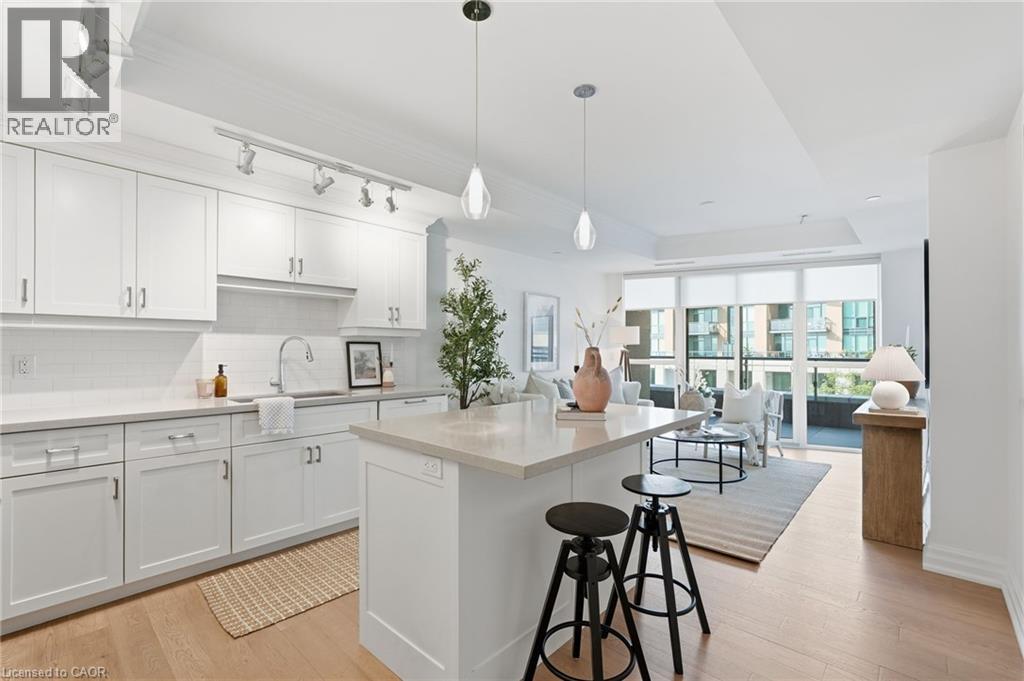 2060 Lakeshore Road Unit# 310, Burlington, ON - Indoor Photo Showing Kitchen With Upgraded Kitchen