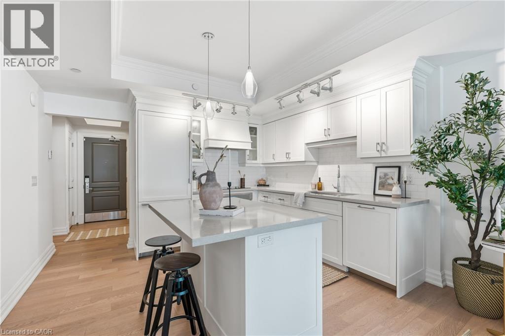2060 Lakeshore Road Unit# 310, Burlington, ON - Indoor Photo Showing Kitchen