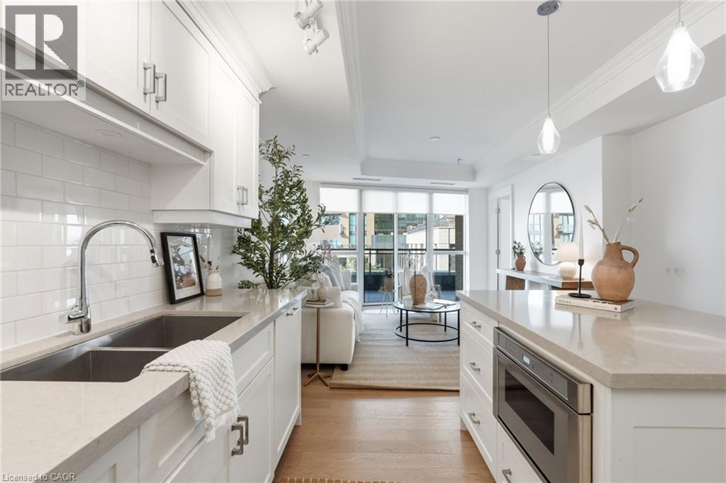 2060 Lakeshore Road Unit# 310, Burlington, ON - Indoor Photo Showing Kitchen With Upgraded Kitchen