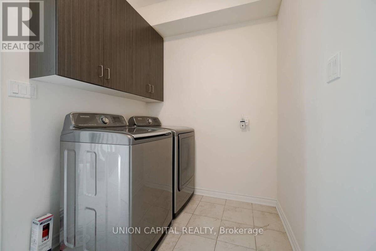 90 Cornell Centre Boulevard, Markham, ON - Indoor Photo Showing Laundry Room