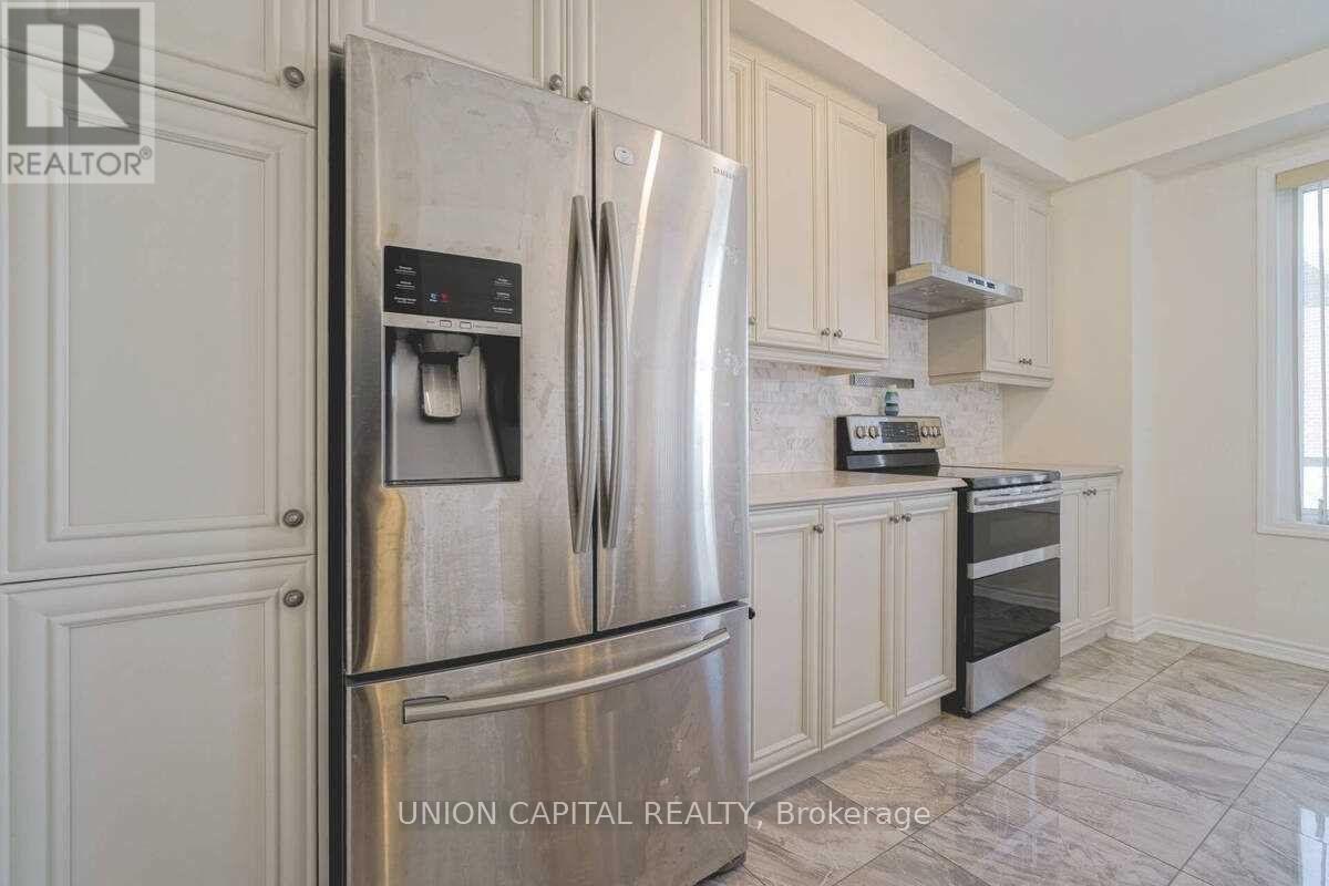 90 Cornell Centre Boulevard, Markham, ON - Indoor Photo Showing Kitchen