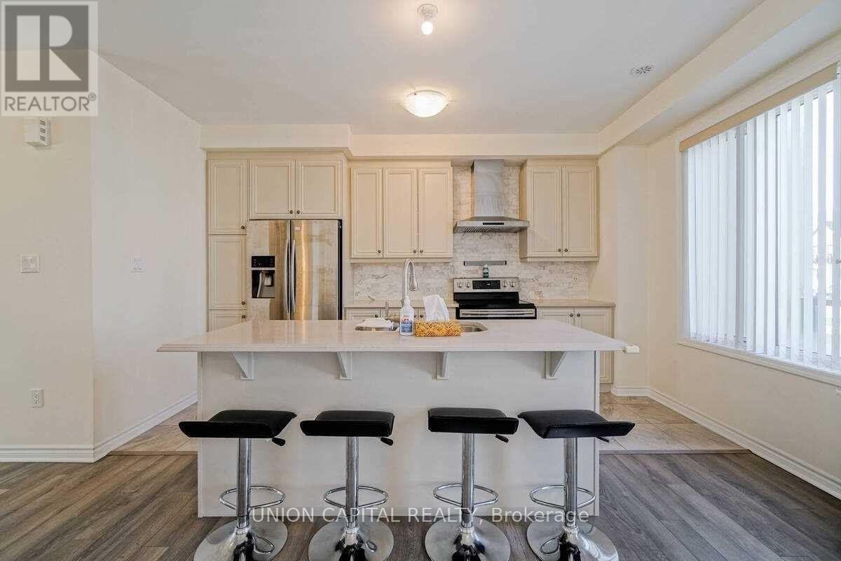 90 Cornell Centre Boulevard, Markham, ON - Indoor Photo Showing Kitchen With Upgraded Kitchen