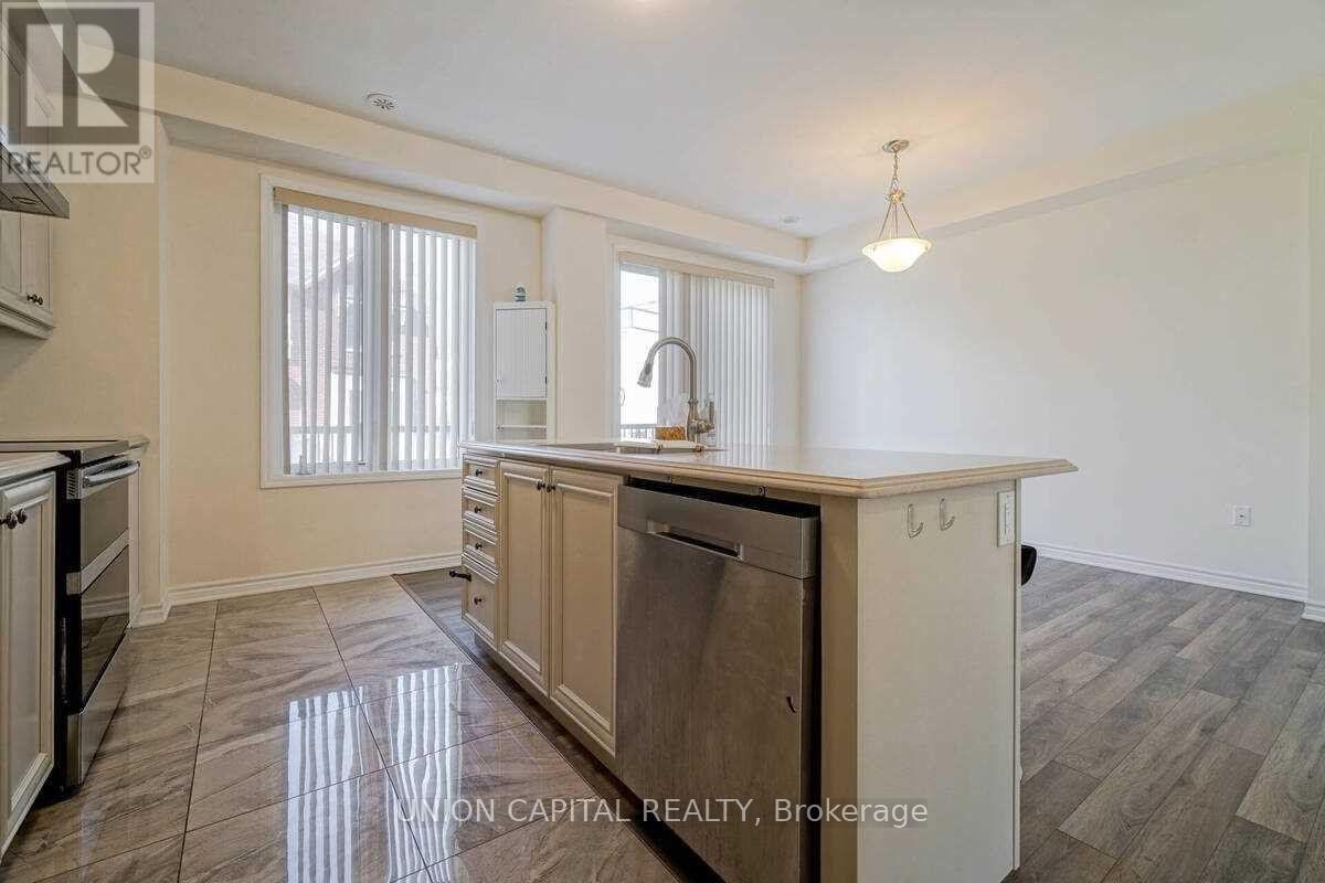 90 Cornell Centre Boulevard, Markham, ON - Indoor Photo Showing Kitchen