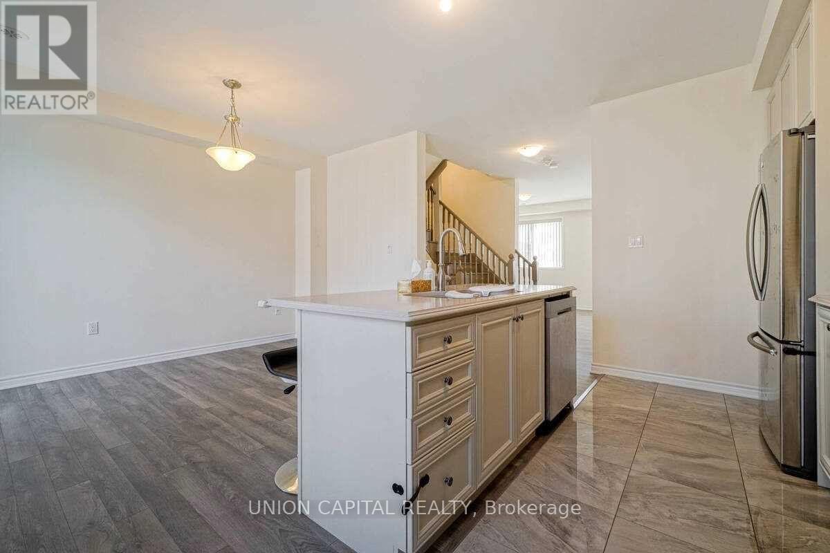 90 Cornell Centre Boulevard, Markham, ON - Indoor Photo Showing Kitchen