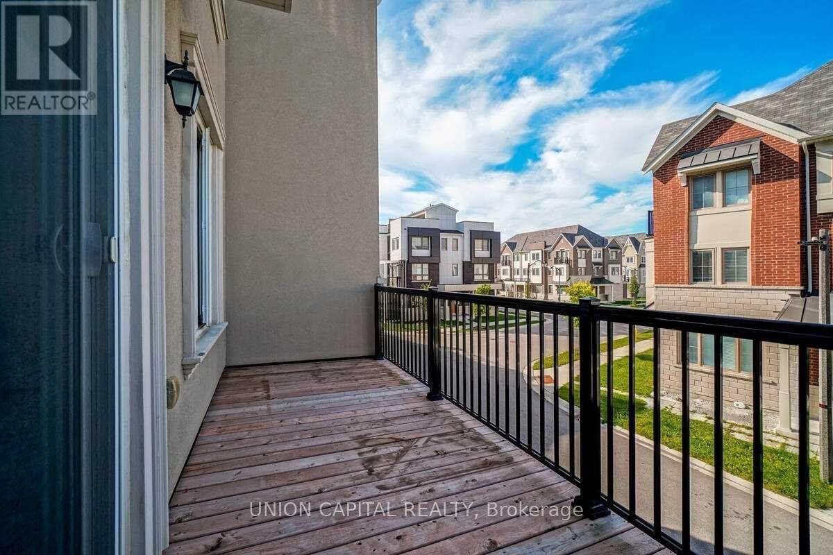 90 Cornell Centre Boulevard, Markham, ON - Outdoor With Balcony With Exterior