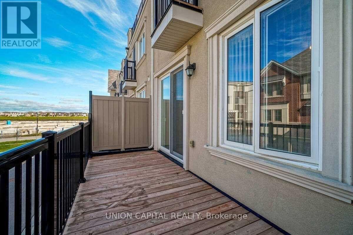 90 Cornell Centre Boulevard, Markham, ON - Outdoor With Balcony With Exterior