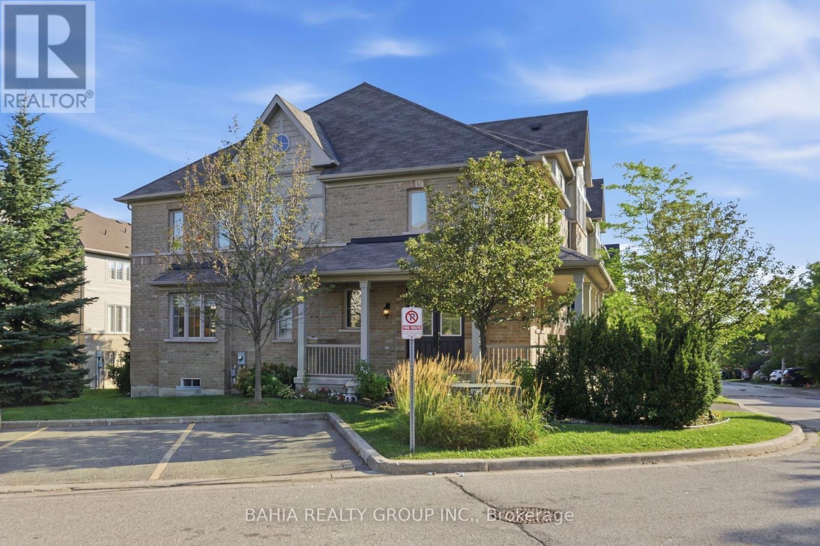 55 Cedar Lake Crescent E, Brampton, ON - Outdoor With Facade
