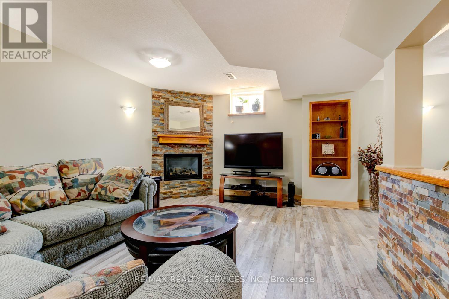 35 Hardgate Crescent, Brampton, ON - Indoor Photo Showing Living Room With Fireplace