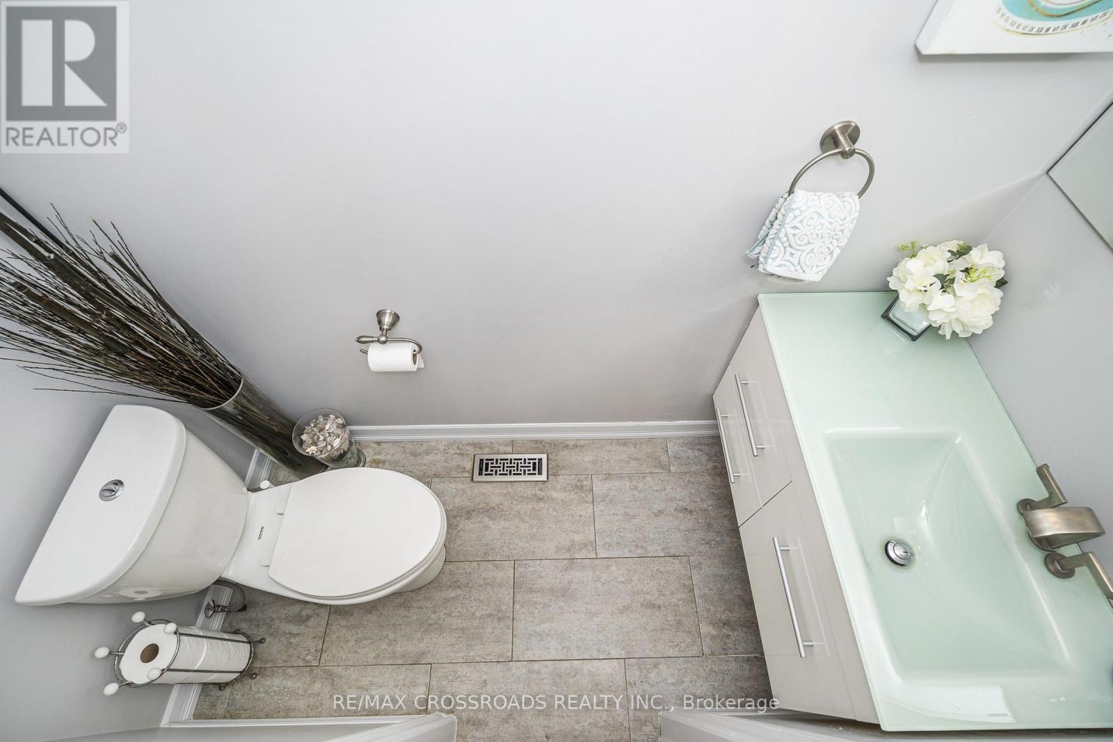 Modern Main Floor Guest 2pc Bathroom - 655 Dodsworth Crescent, Mississauga, ON - Indoor Photo Showing Bathroom