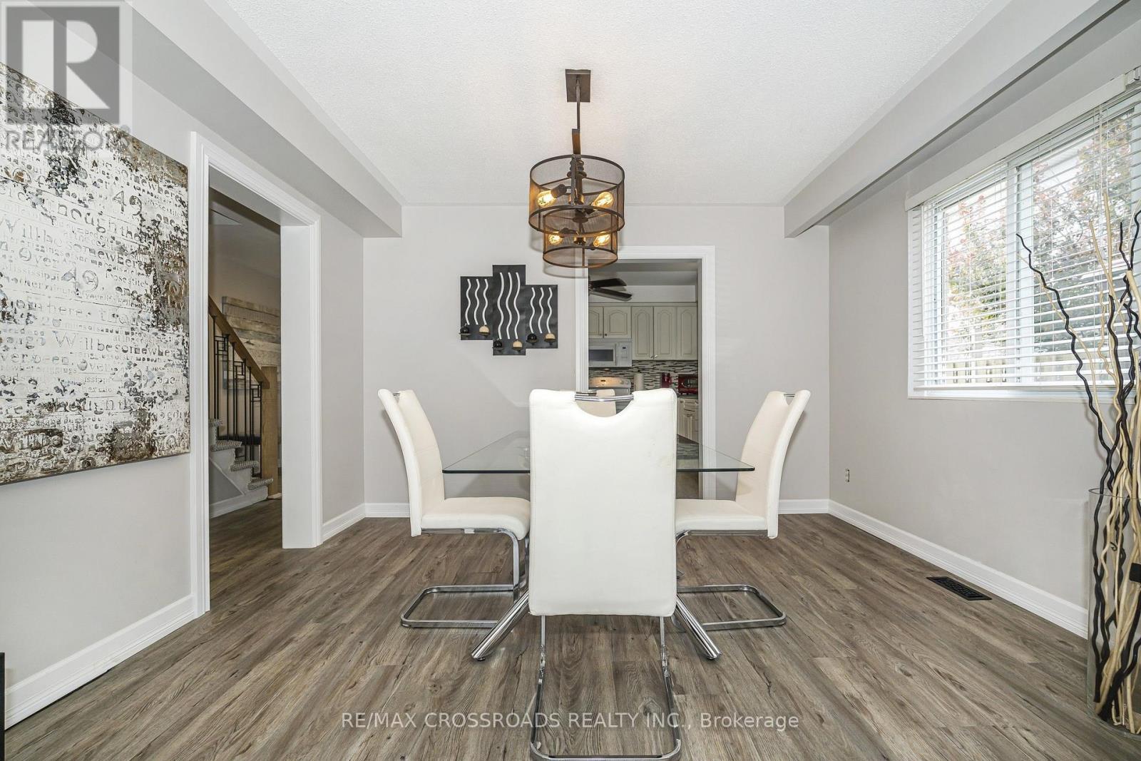 Family Dinners are EASY - 655 Dodsworth Crescent, Mississauga, ON - Indoor Photo Showing Dining Room