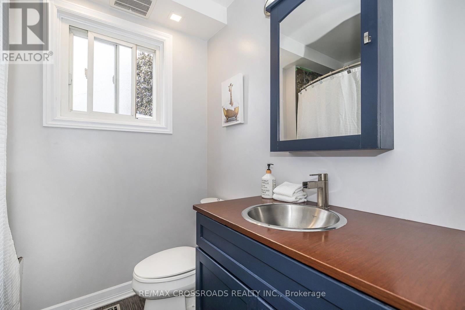 Modern Upper 4 Pc Bathroom with Jetted Tub - 655 Dodsworth Crescent, Mississauga, ON - Indoor Photo Showing Bathroom