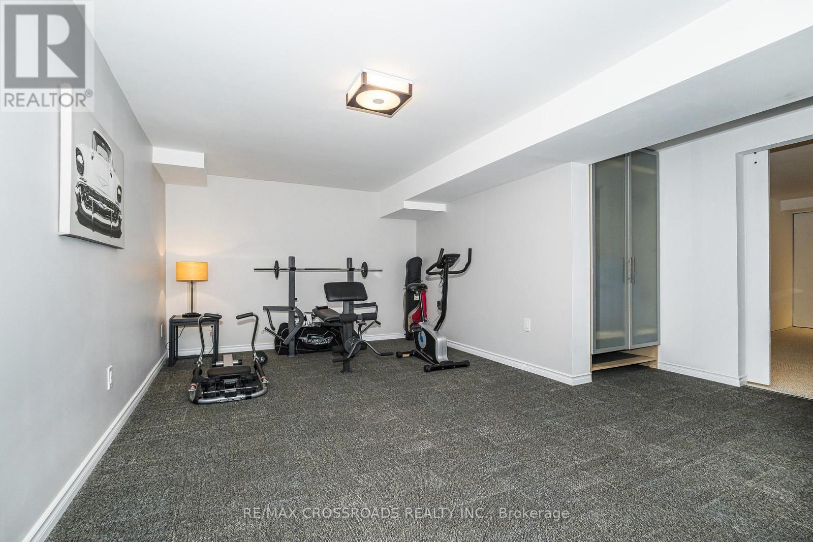 Blank Canvas For Recreation/Bdrms or In-Law Suite - 655 Dodsworth Crescent, Mississauga, ON - Indoor Photo Showing Gym Room