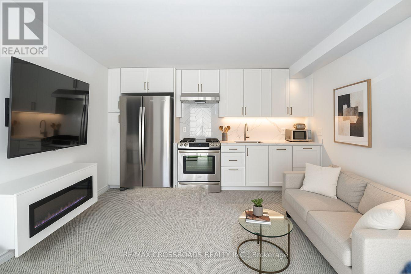 ReimaIned In-Law Suite Potential (like neighbour!) - 655 Dodsworth Crescent, Mississauga, ON - Indoor