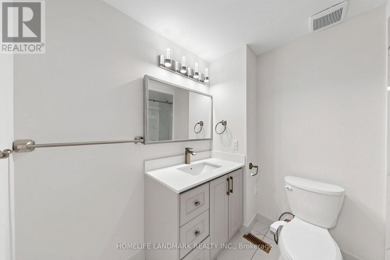 8 Rusty Crest Way, Toronto, ON - Indoor Photo Showing Bathroom