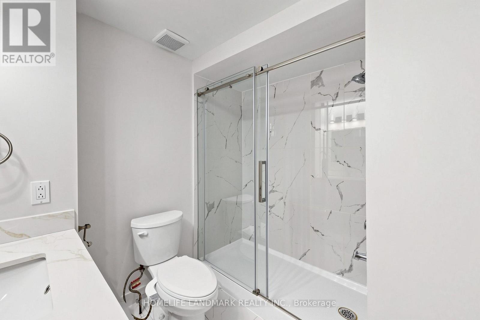 8 Rusty Crest Way, Toronto, ON - Indoor Photo Showing Bathroom