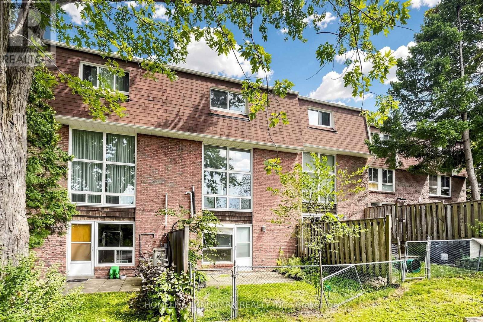 8 Rusty Crest Way, Toronto, ON - Outdoor