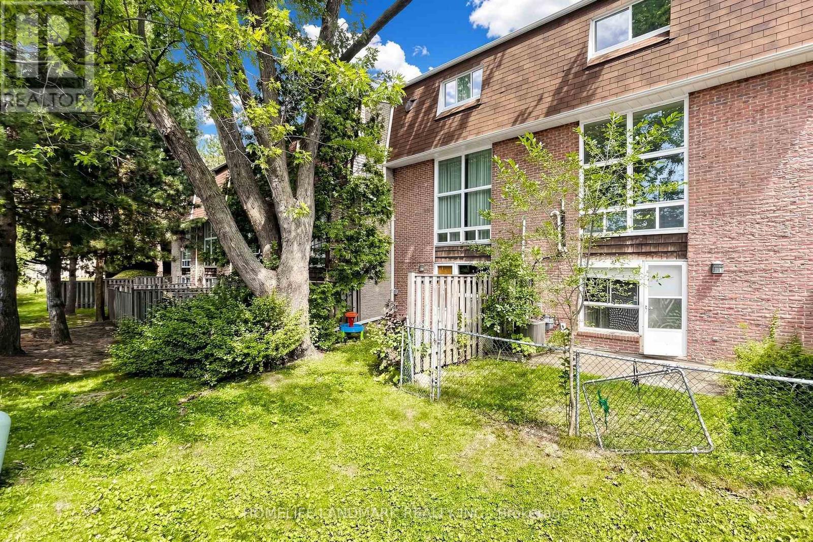 8 Rusty Crest Way, Toronto, ON - Outdoor