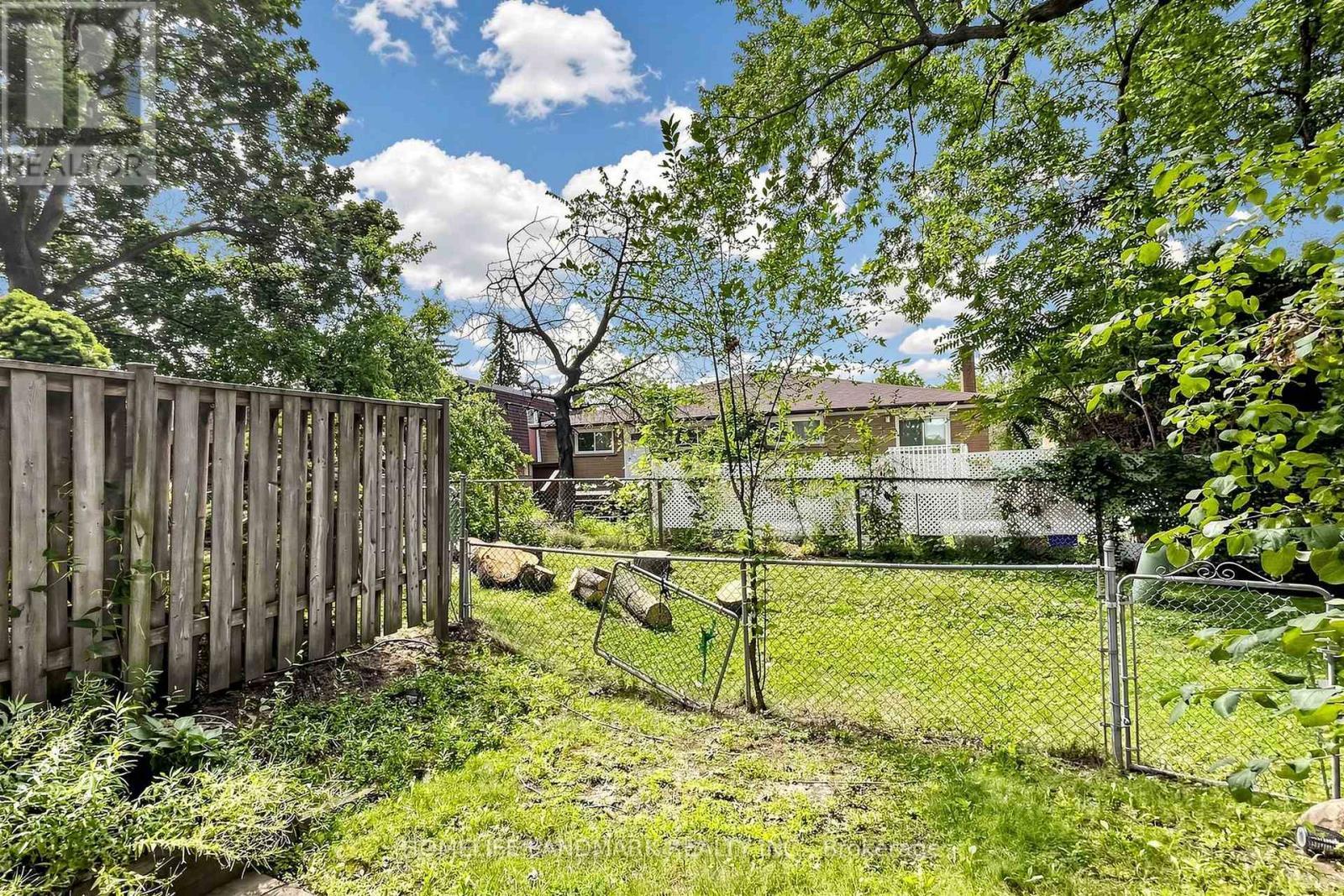 8 Rusty Crest Way, Toronto, ON - Outdoor