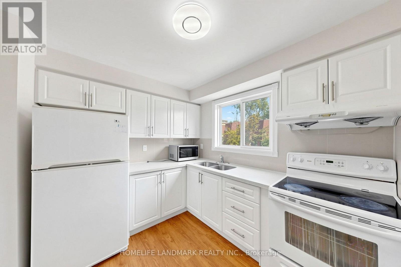 8 Rusty Crest Way, Toronto, ON - Indoor Photo Showing Kitchen With Double Sink