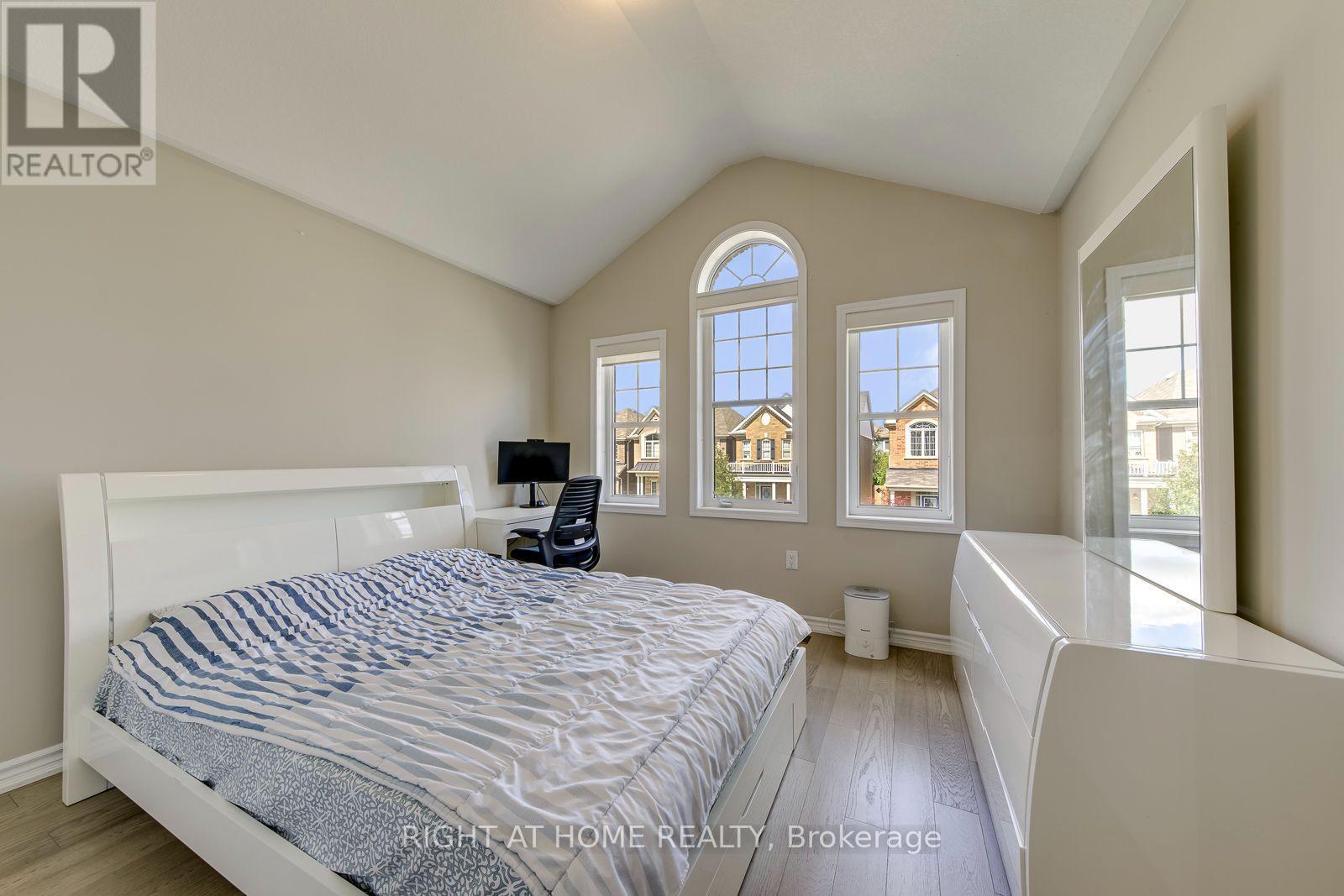 40 Stillwater Crescent, Hamilton, ON - Indoor Photo Showing Bedroom