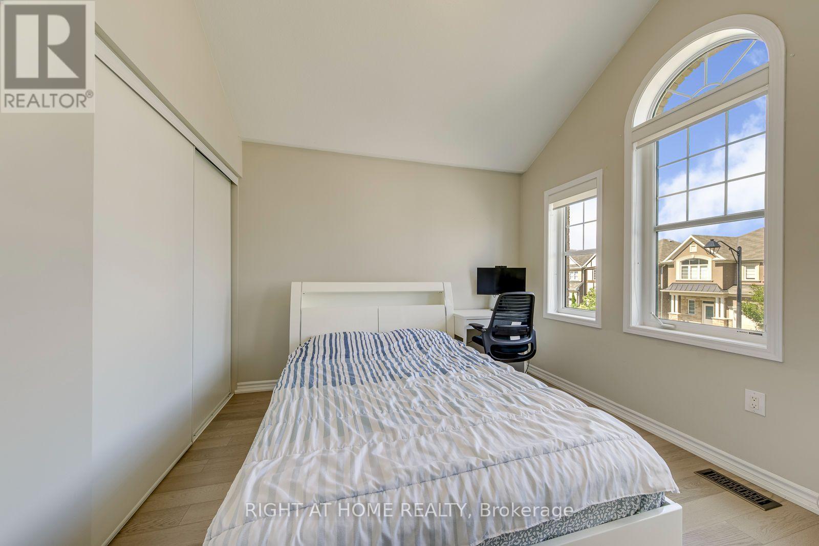 40 Stillwater Crescent, Hamilton, ON - Indoor Photo Showing Bedroom