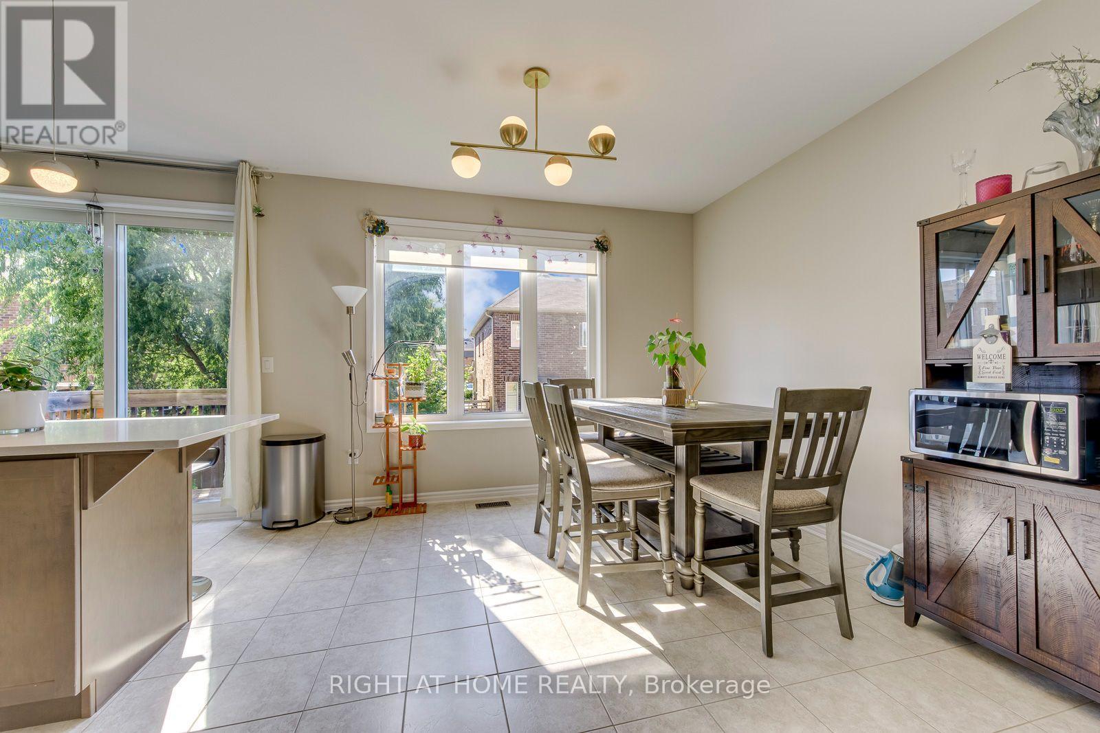 40 Stillwater Crescent, Hamilton, ON - Indoor Photo Showing Dining Room