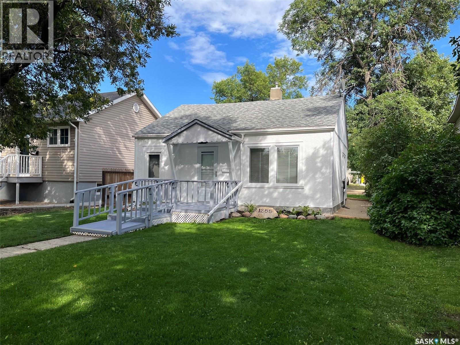 1255 Atkinson Street, Regina, SK - Outdoor With Deck Patio Veranda