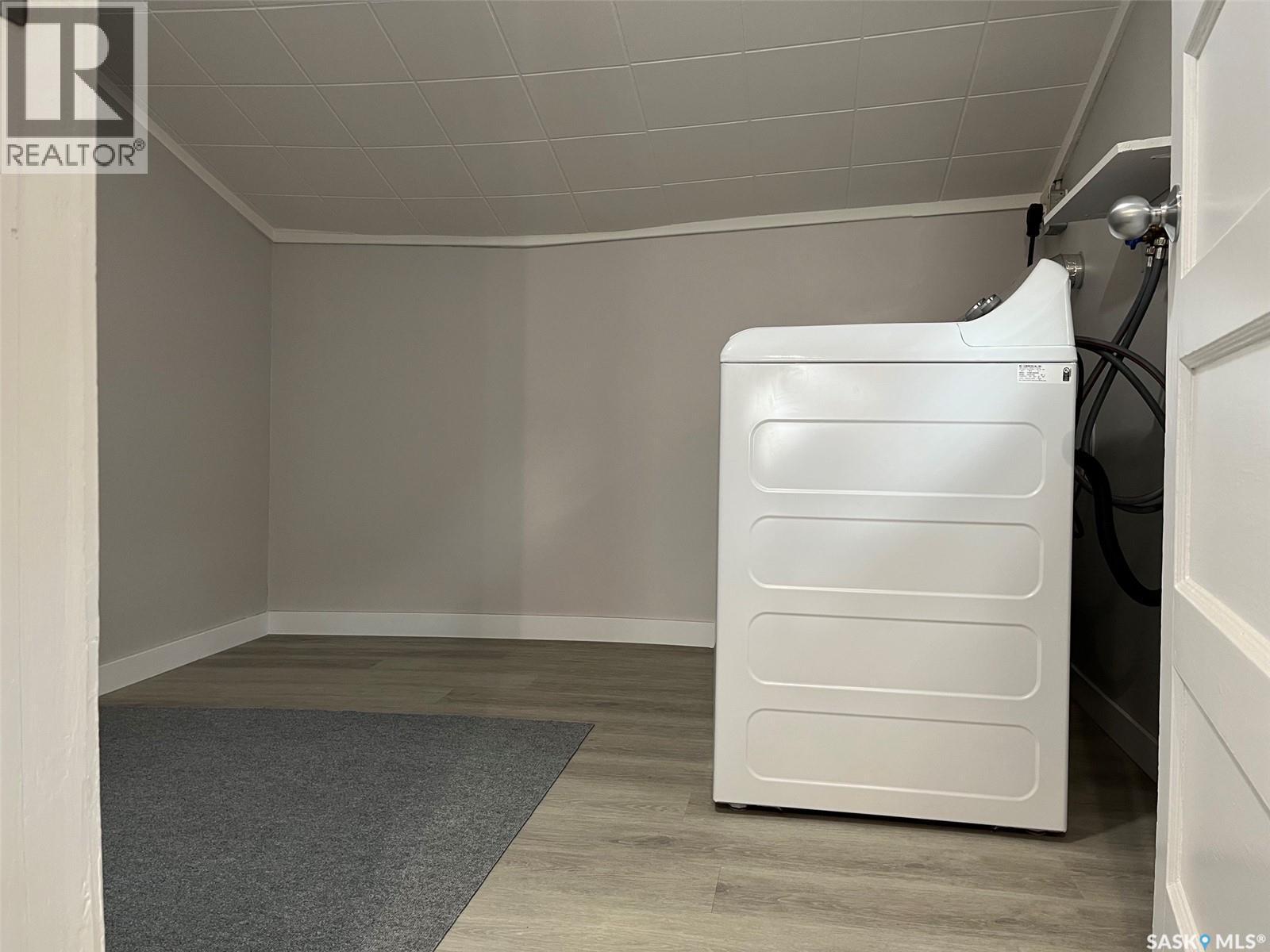 1255 Atkinson Street, Regina, SK - Indoor Photo Showing Laundry Room