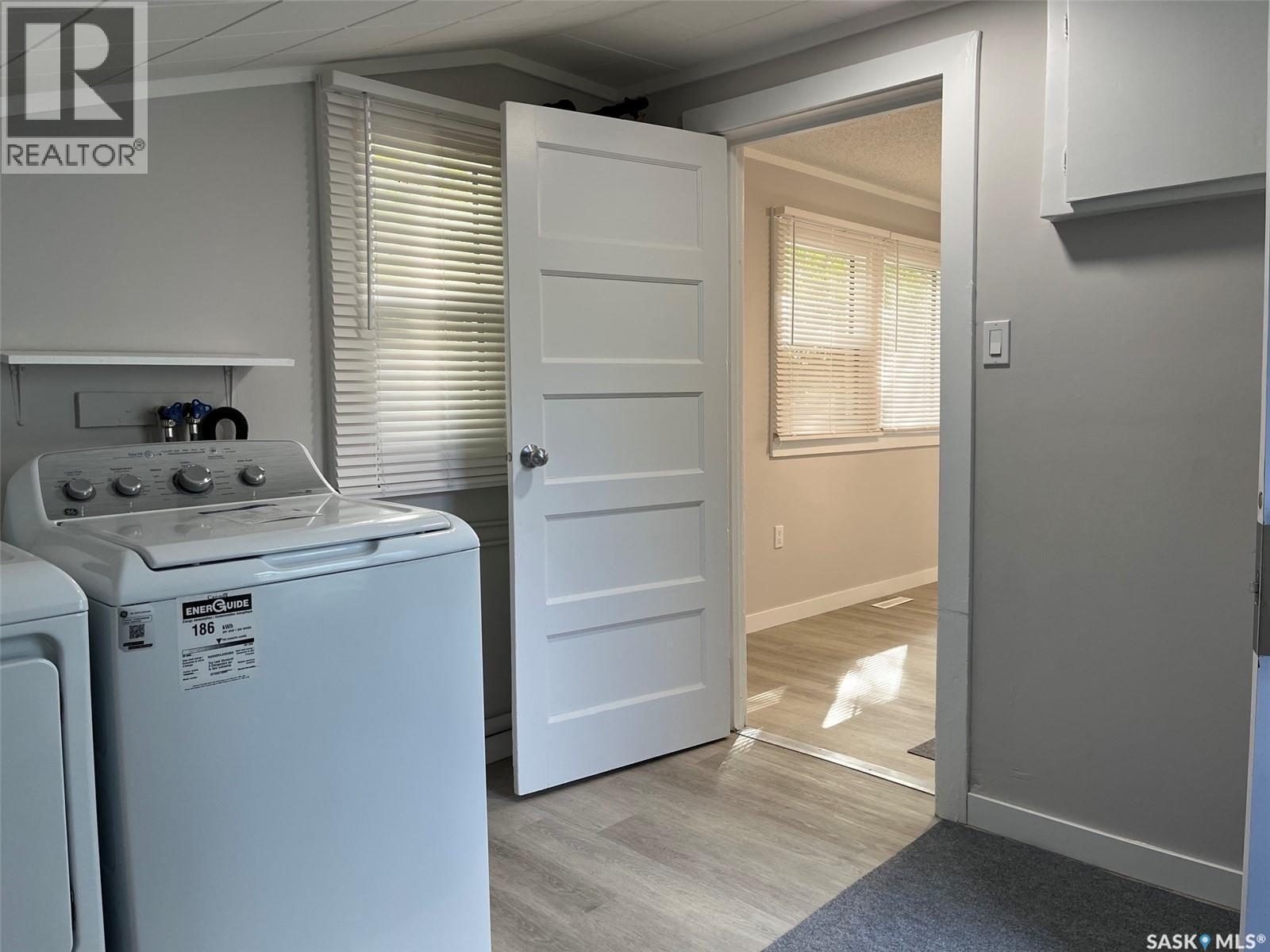 1255 Atkinson Street, Regina, SK - Indoor Photo Showing Laundry Room