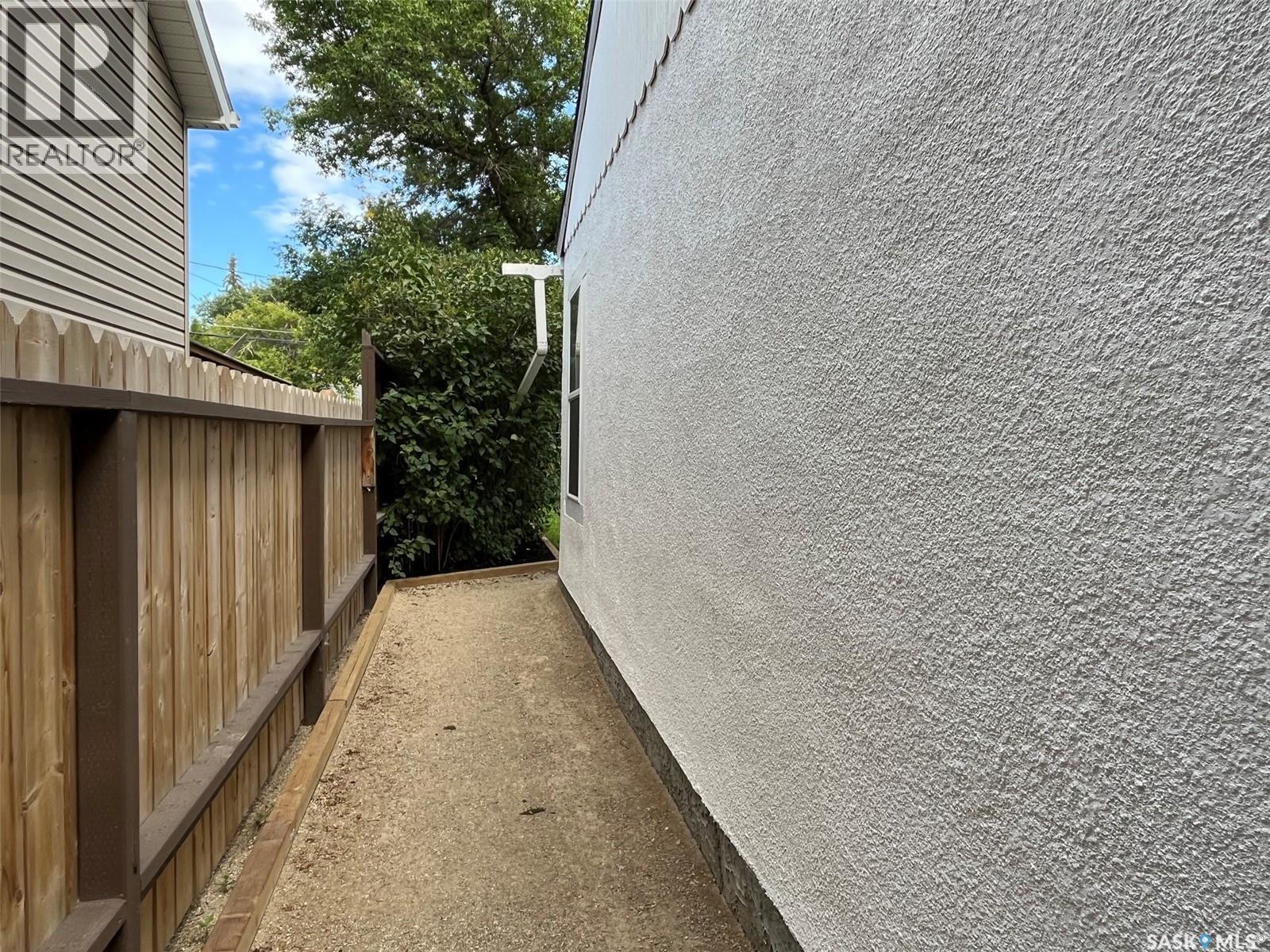 1255 Atkinson Street, Regina, SK - Outdoor