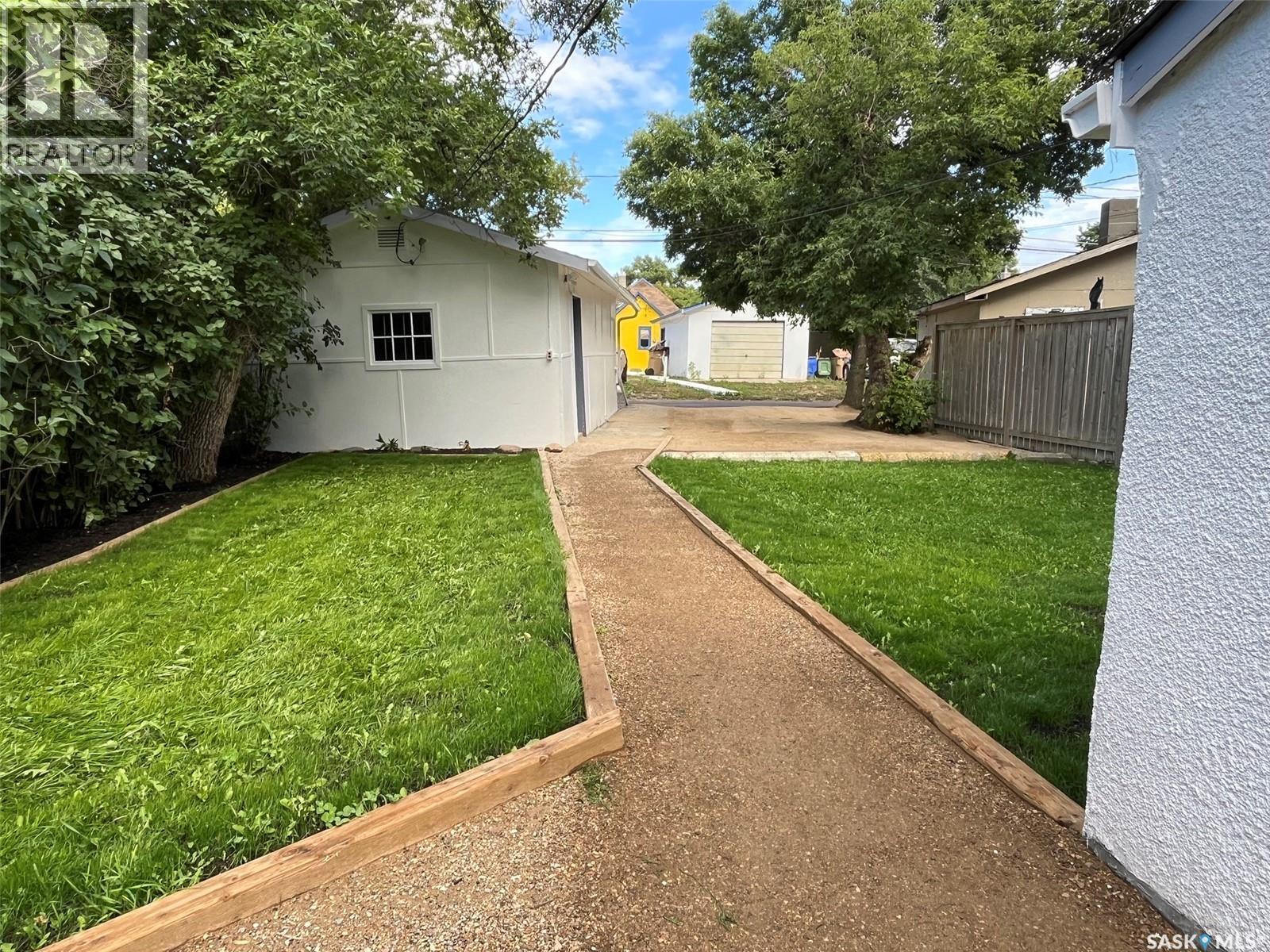 1255 Atkinson Street, Regina, SK - Outdoor