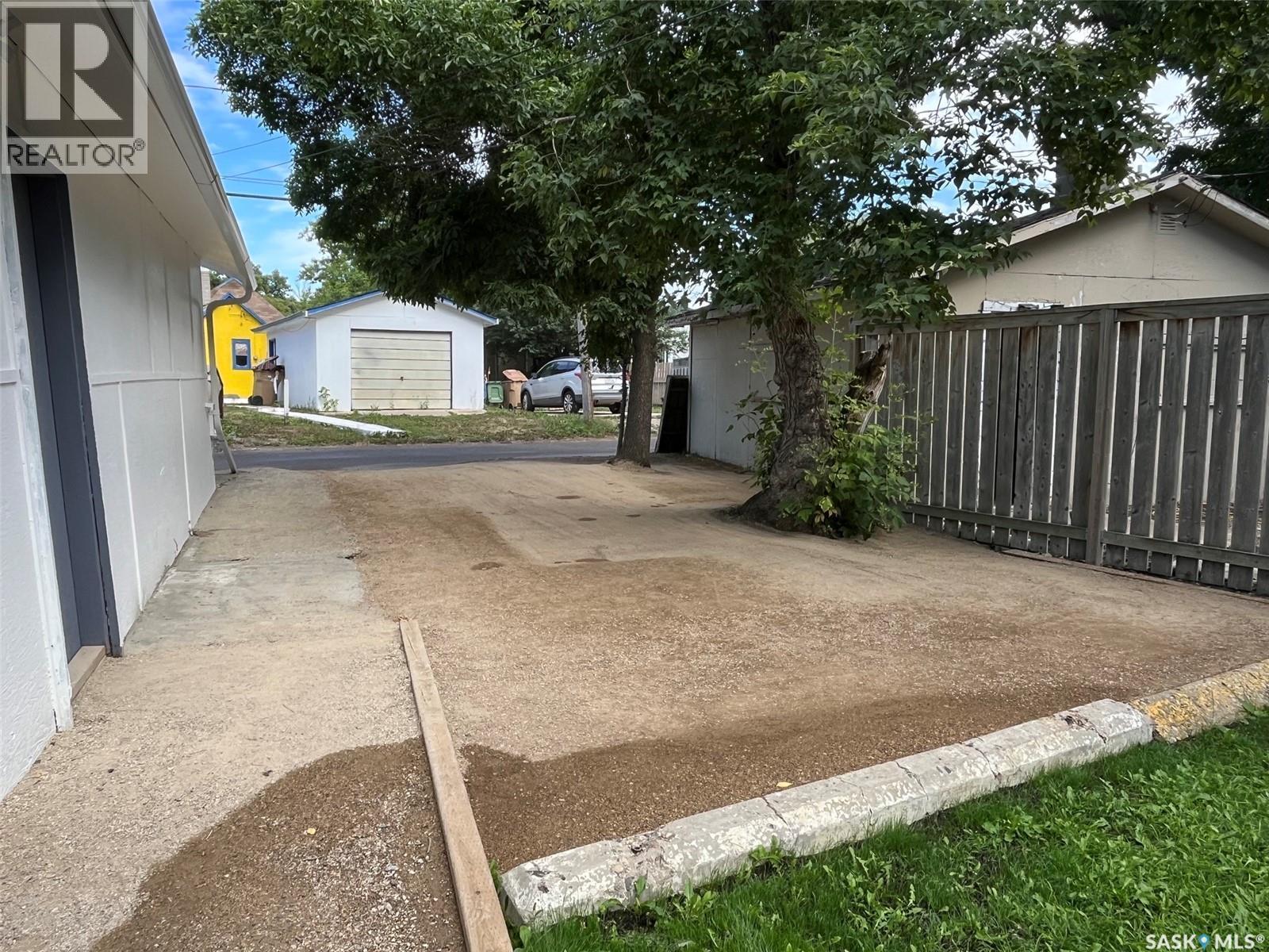 1255 Atkinson Street, Regina, SK - Outdoor