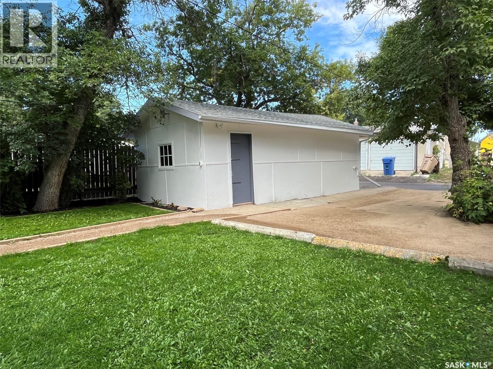 1255 Atkinson Street, Regina, SK - Outdoor