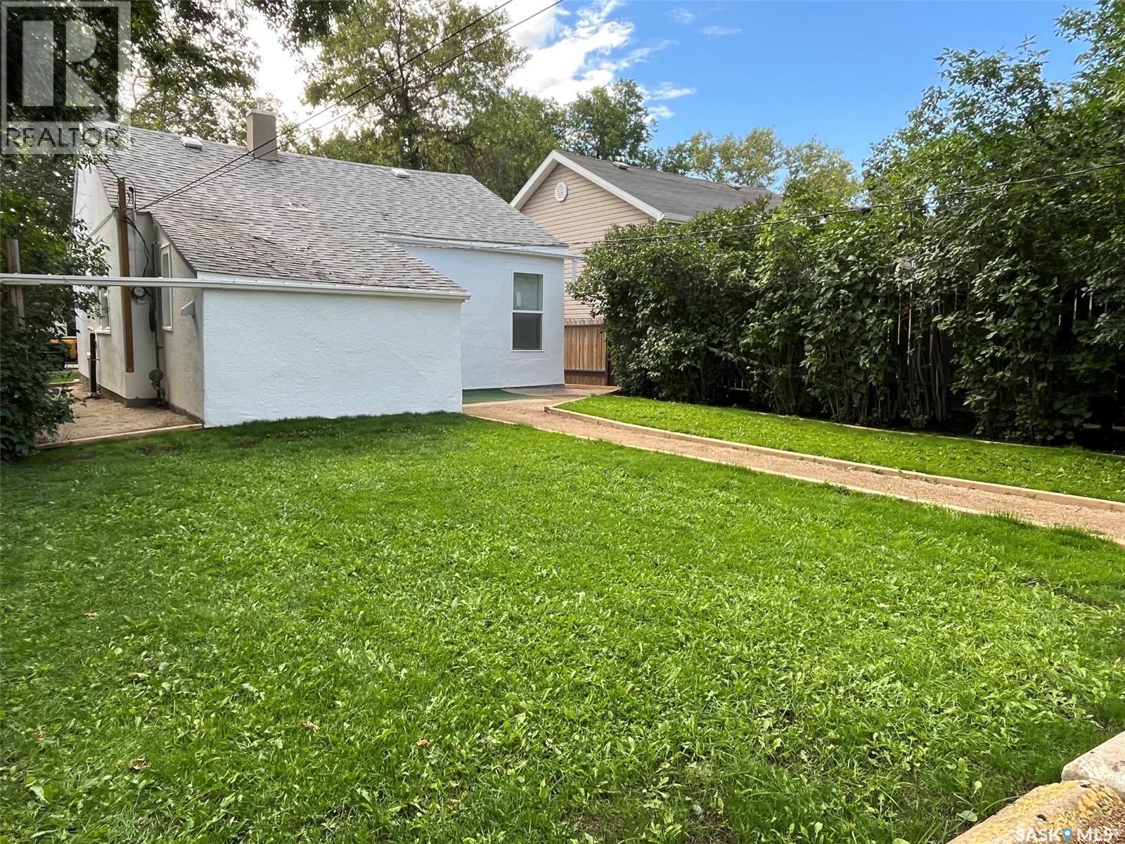 1255 Atkinson Street, Regina, SK - Outdoor