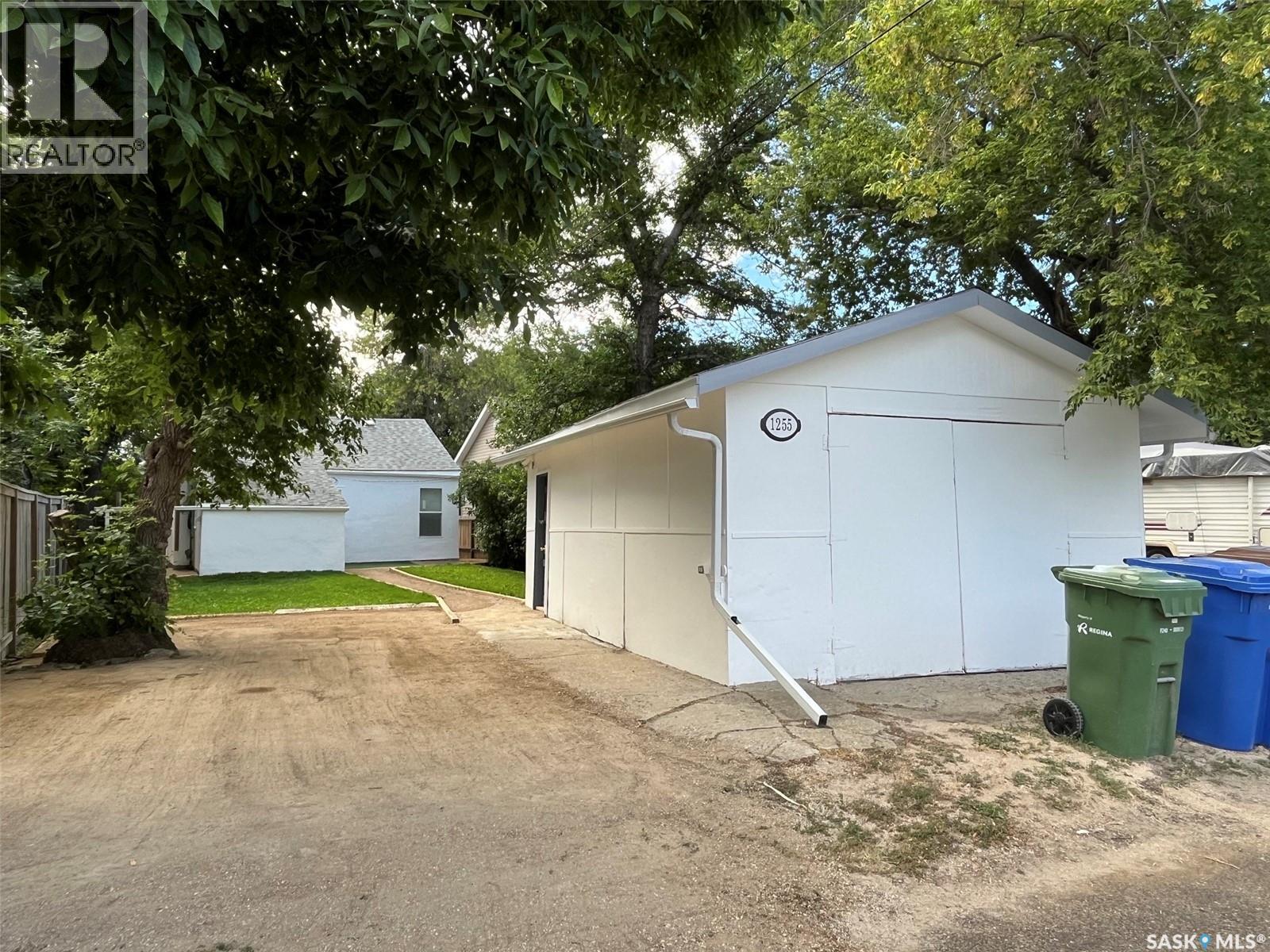 1255 Atkinson Street, Regina, SK - Outdoor With Exterior