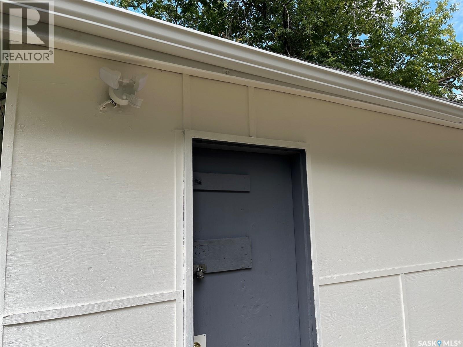 1255 Atkinson Street, Regina, SK - Outdoor