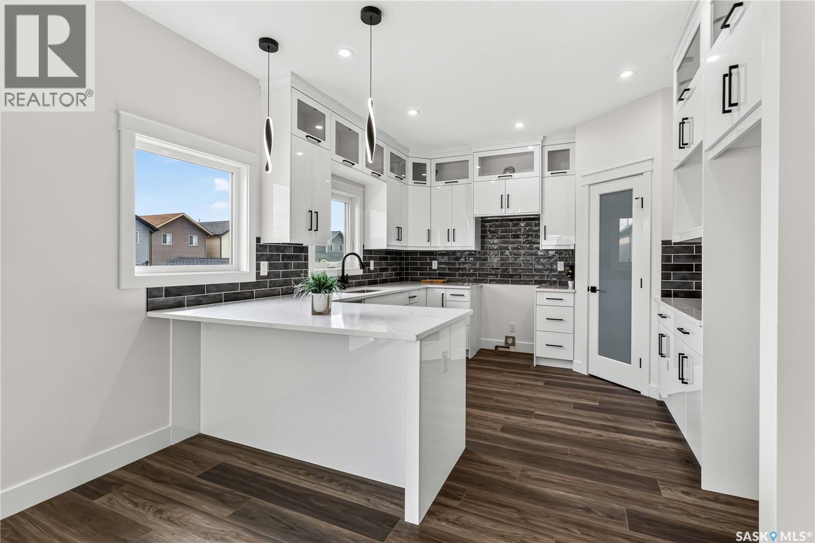 1211 Nightingale Terrace, Saskatoon, SK - Indoor Photo Showing Kitchen With Upgraded Kitchen
