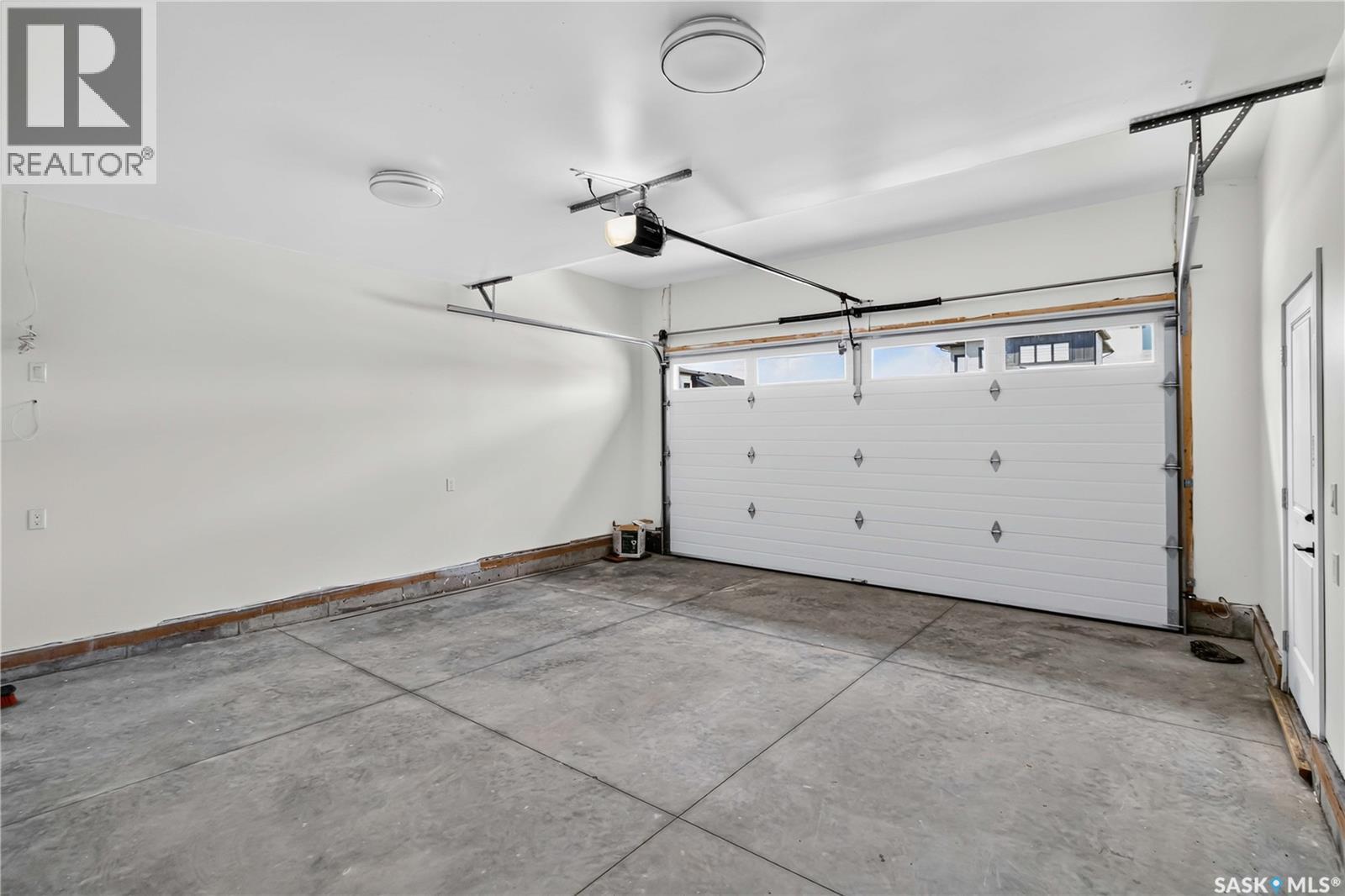 1211 Nightingale Terrace, Saskatoon, SK - Indoor Photo Showing Garage