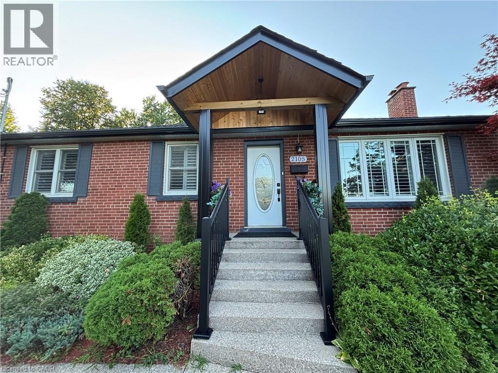 2105 Maplewood Drive, Burlington, ON - Outdoor