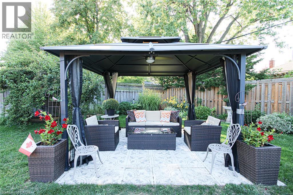 Manicured lawn with a privacy fence - 2105 Maplewood Drive, Burlington, ON - Outdoor With Deck Patio Veranda