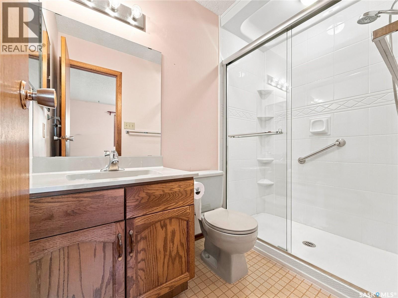 202 Stacey Court, Saskatoon, SK - Indoor Photo Showing Bathroom