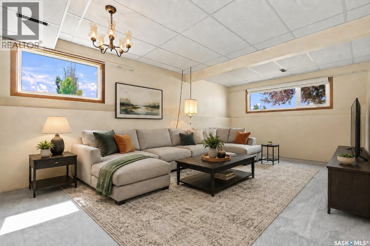 202 Stacey Court, Saskatoon, SK - Indoor Photo Showing Living Room