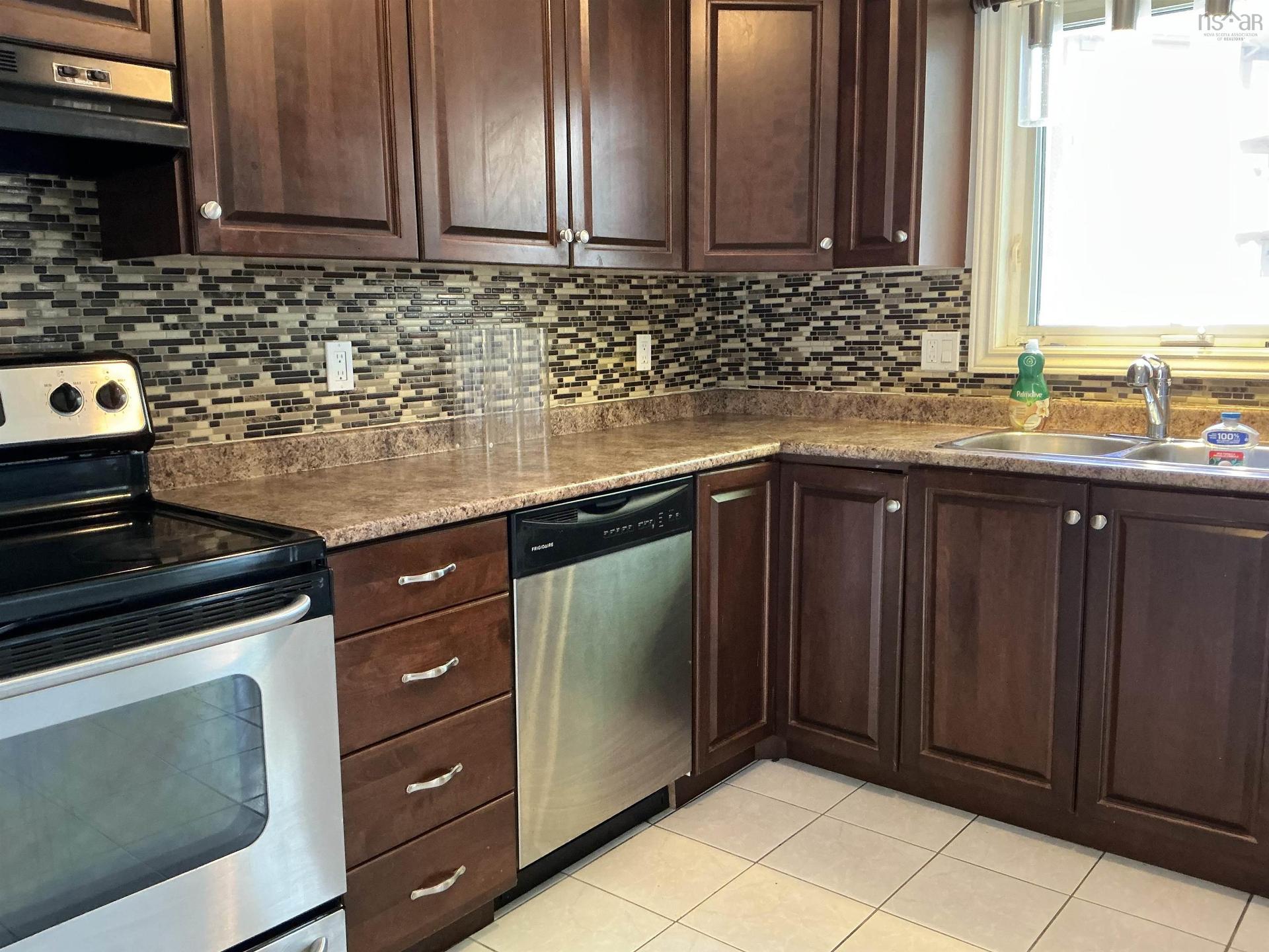 17 Oakwood, Dartmouth, NS - Indoor Photo Showing Kitchen With Double Sink