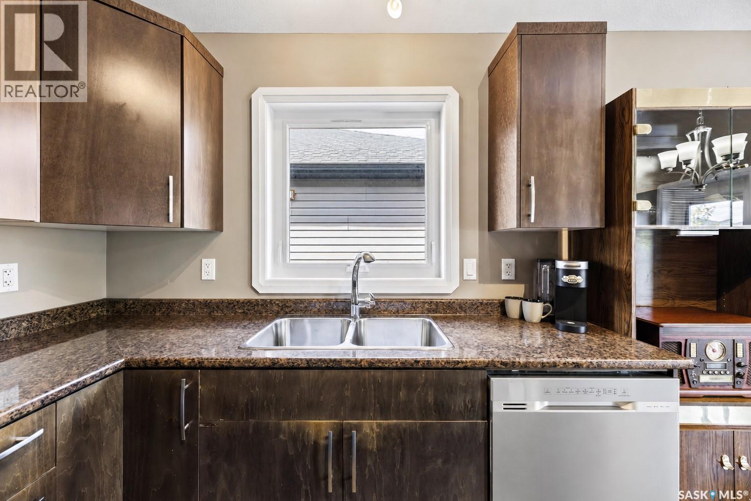 1114 Hargreaves Way, Saskatoon, SK - Indoor Photo Showing Kitchen With Double Sink