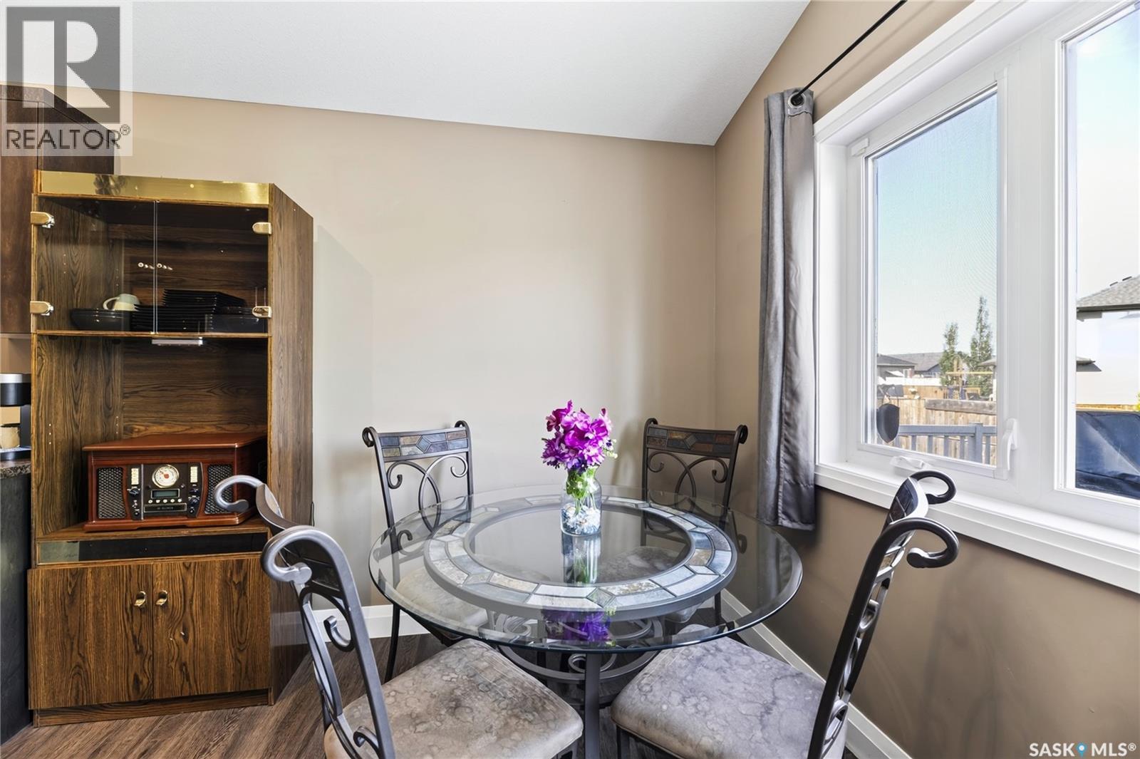 1114 Hargreaves Way, Saskatoon, SK - Indoor Photo Showing Dining Room