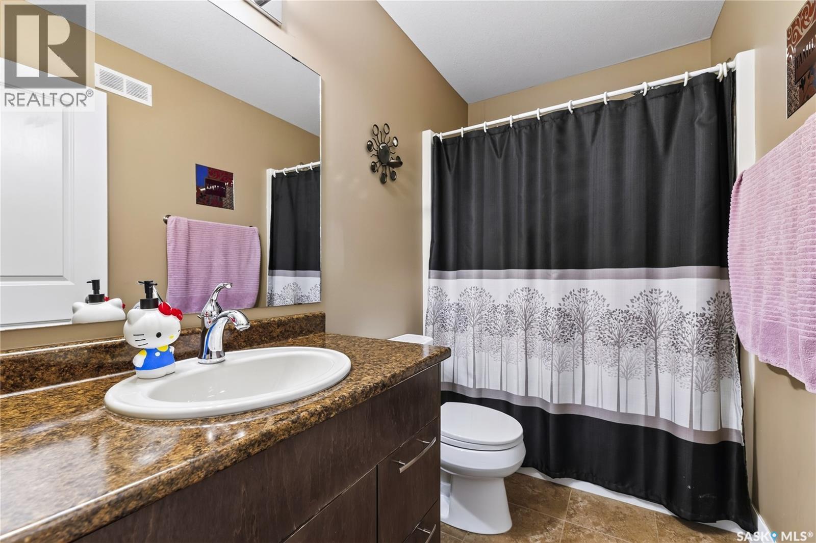 1114 Hargreaves Way, Saskatoon, SK - Indoor Photo Showing Bathroom