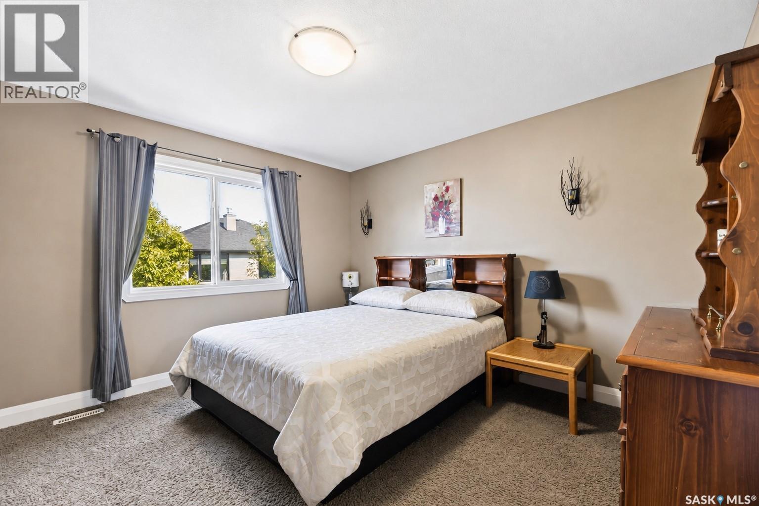 1114 Hargreaves Way, Saskatoon, SK - Indoor Photo Showing Bedroom