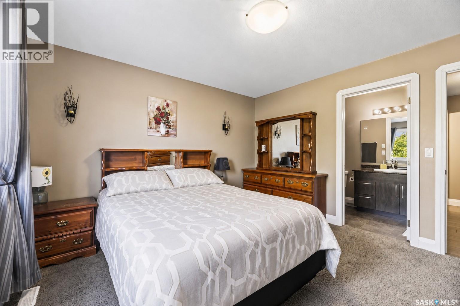 1114 Hargreaves Way, Saskatoon, SK - Indoor Photo Showing Bedroom