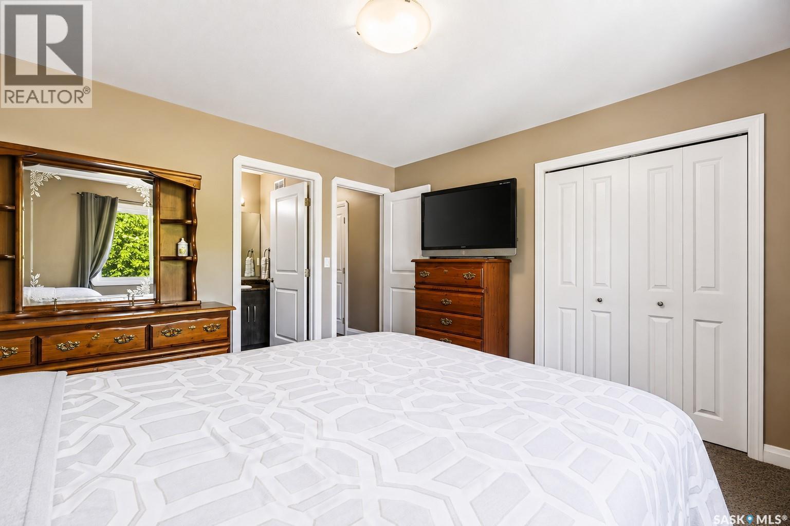 1114 Hargreaves Way, Saskatoon, SK - Indoor Photo Showing Bedroom